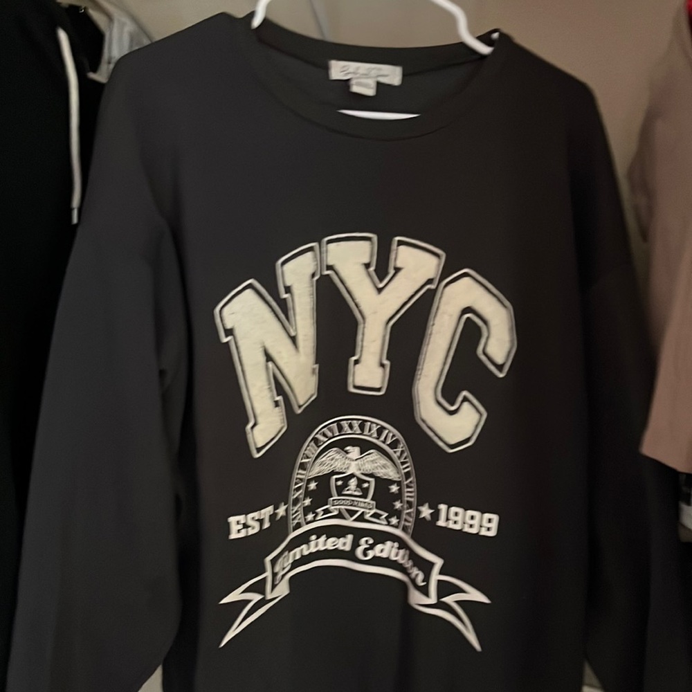 grey crewneck